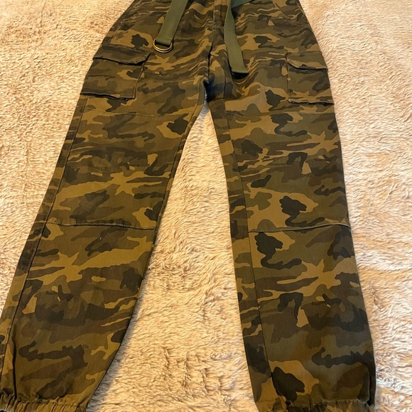 Camouflage pants, elastic at the ankle with belt. Size L, but fits 8 - Picture 1 of 5
